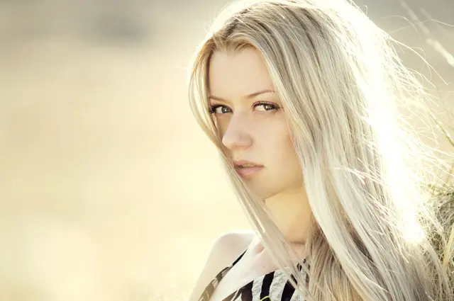 Photo sex from Anna Bela with yellow hair see to camra