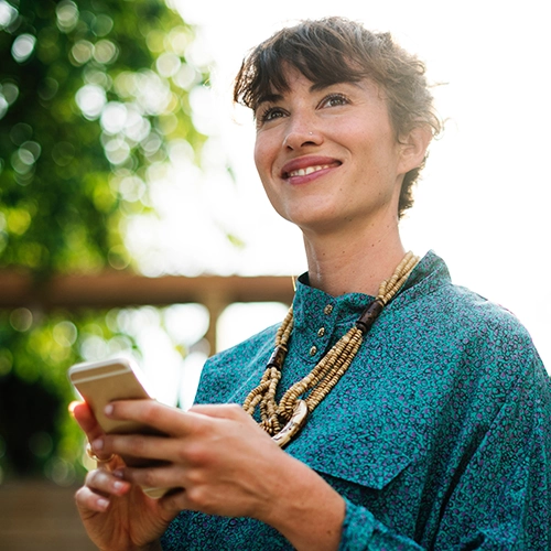 Woman with blue shirt, low listen, anoting and observing